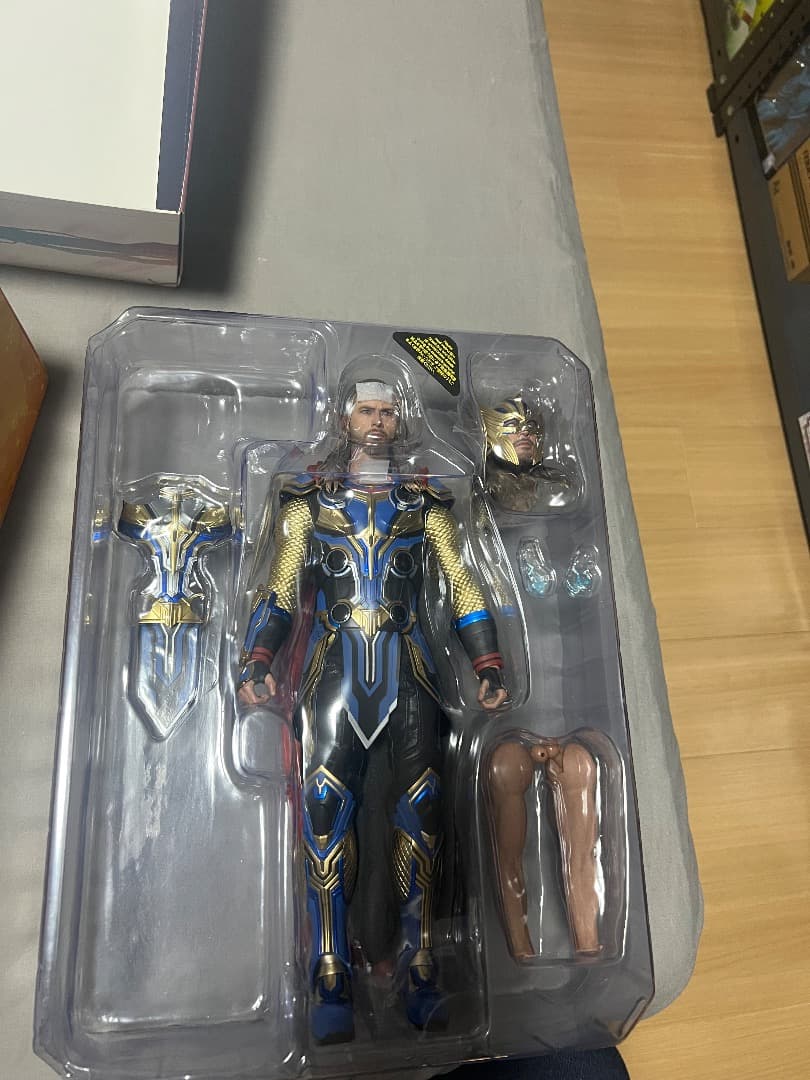 ホットトイズ マーベル アベンジャーズ THOR 1/6