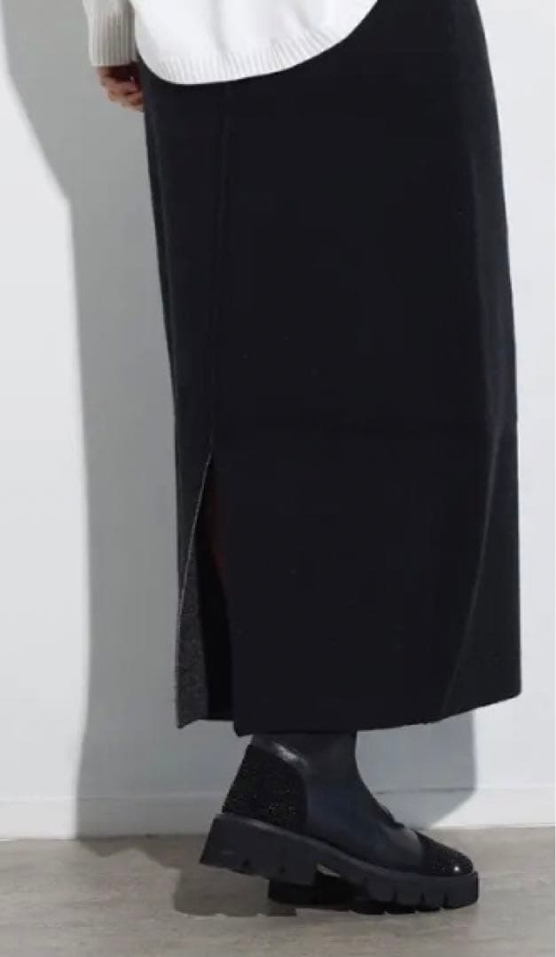 ヤマダヤニットとスカートの2点セット