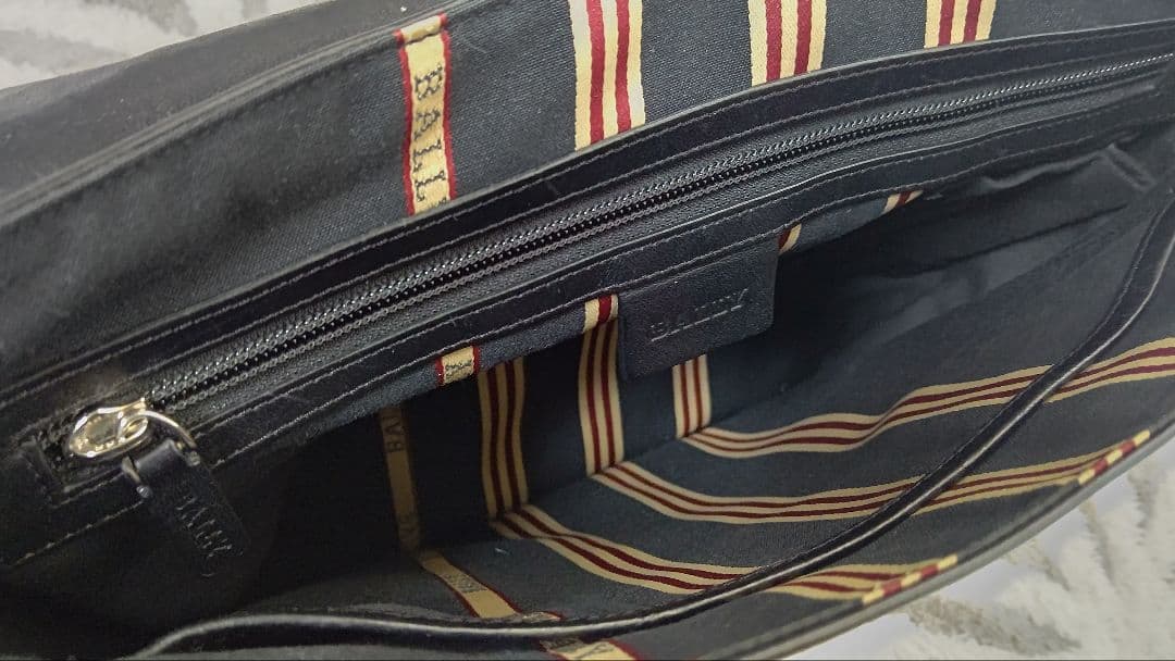 【BALLY】 バリー　レザーメッセンジャーバッグ　ブラック