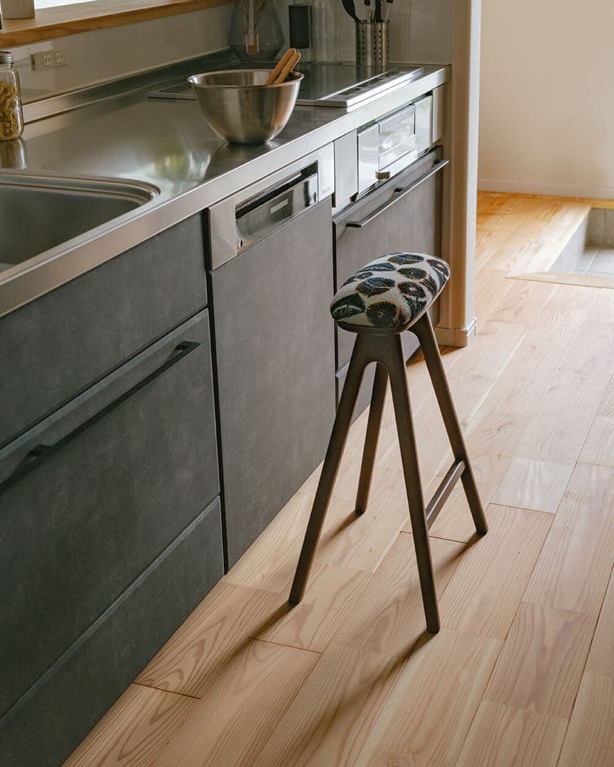 キッチンスツールNA H630＋ミナ ペルホネン　タンバリン