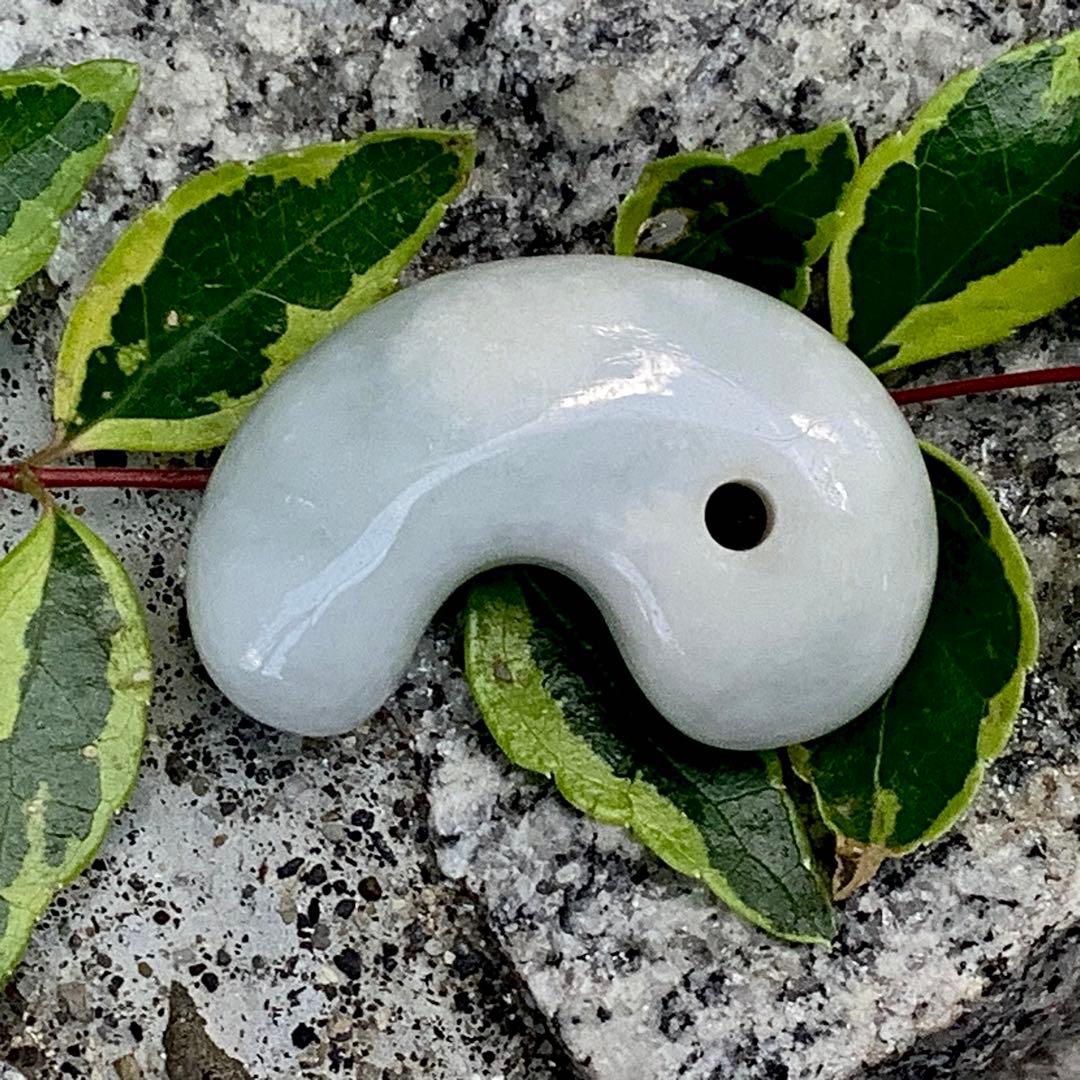 ✳天然石の妙味‼️ 本物の勾玉を卸しお値段で　糸魚川翡翠ジェダイト　鑑別書付‼️