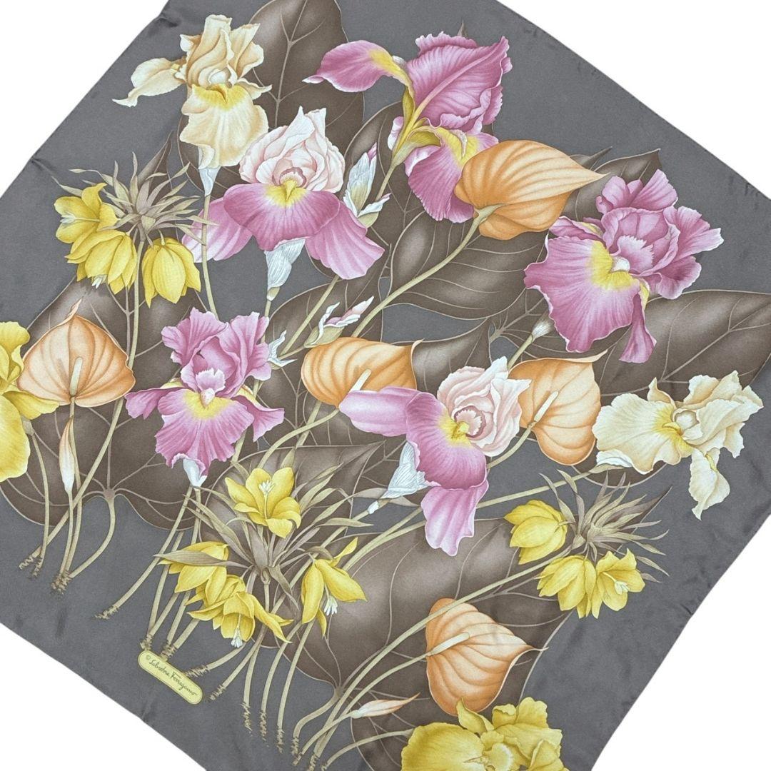 美品✨サルヴァトーレフェラガモ 大判スカーフ ストール シルク イタリア 花柄