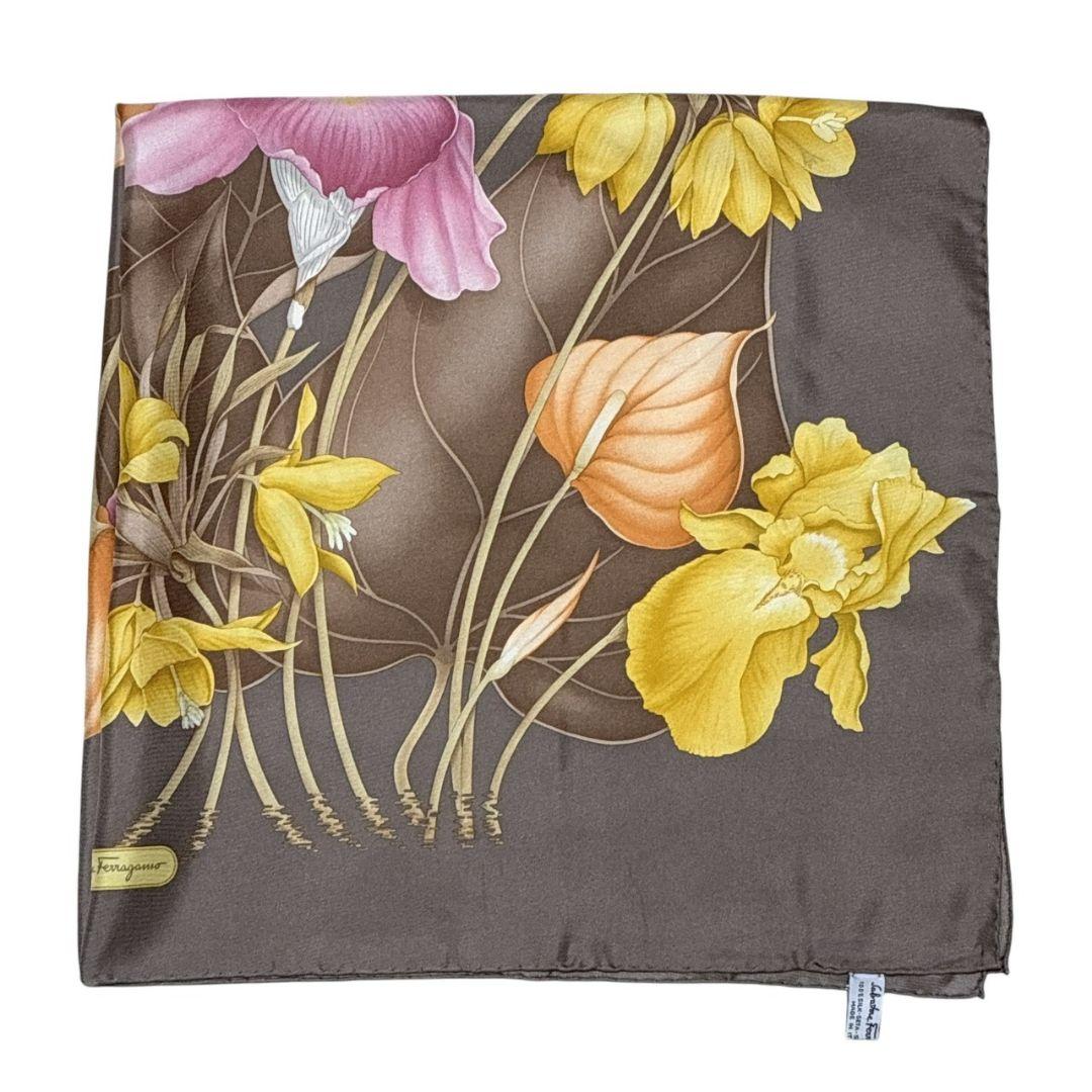 美品✨サルヴァトーレフェラガモ 大判スカーフ ストール シルク イタリア 花柄
