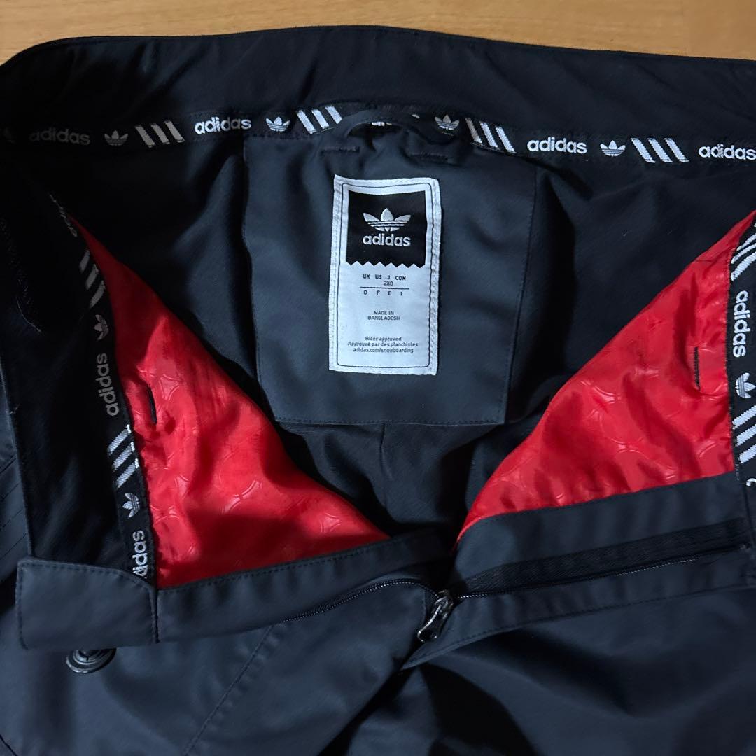 adidasのスノーボードウエアセット上下
