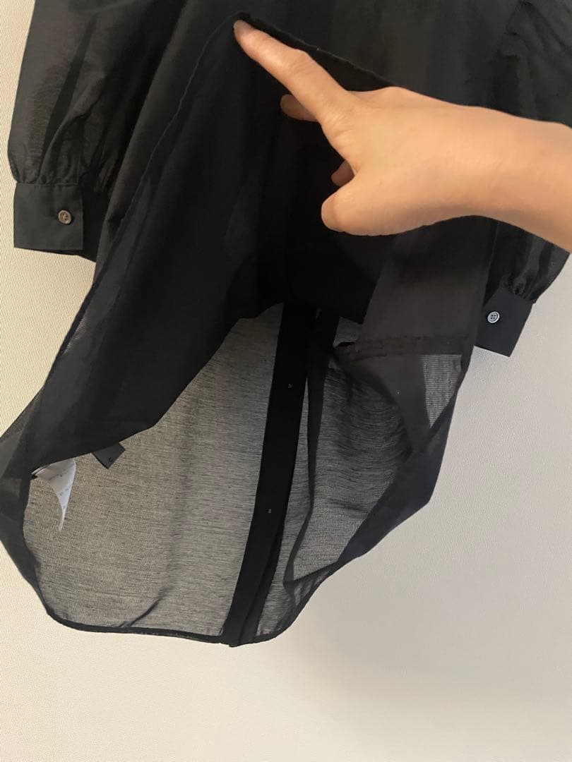 【ほぼ新品】uncrave パフスリーブ シアーブラウス ブラック