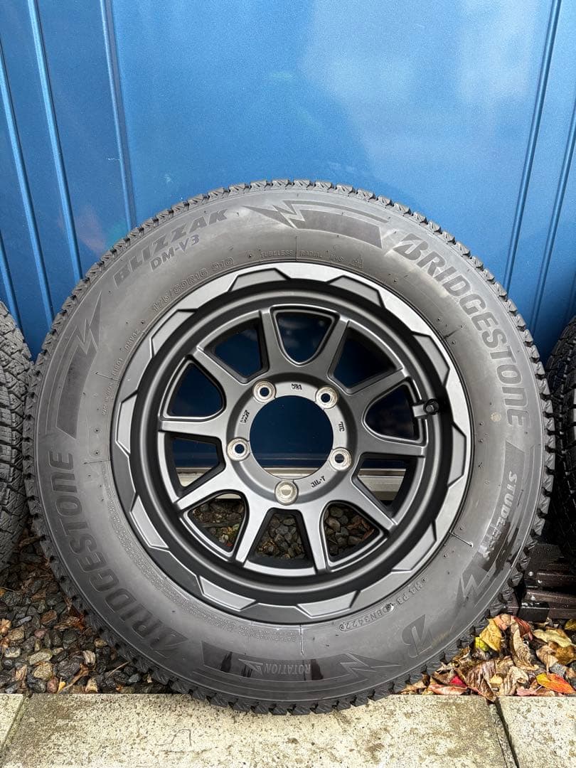 ジムニー　スタッドレスタイヤ　マッドヴァンス　06