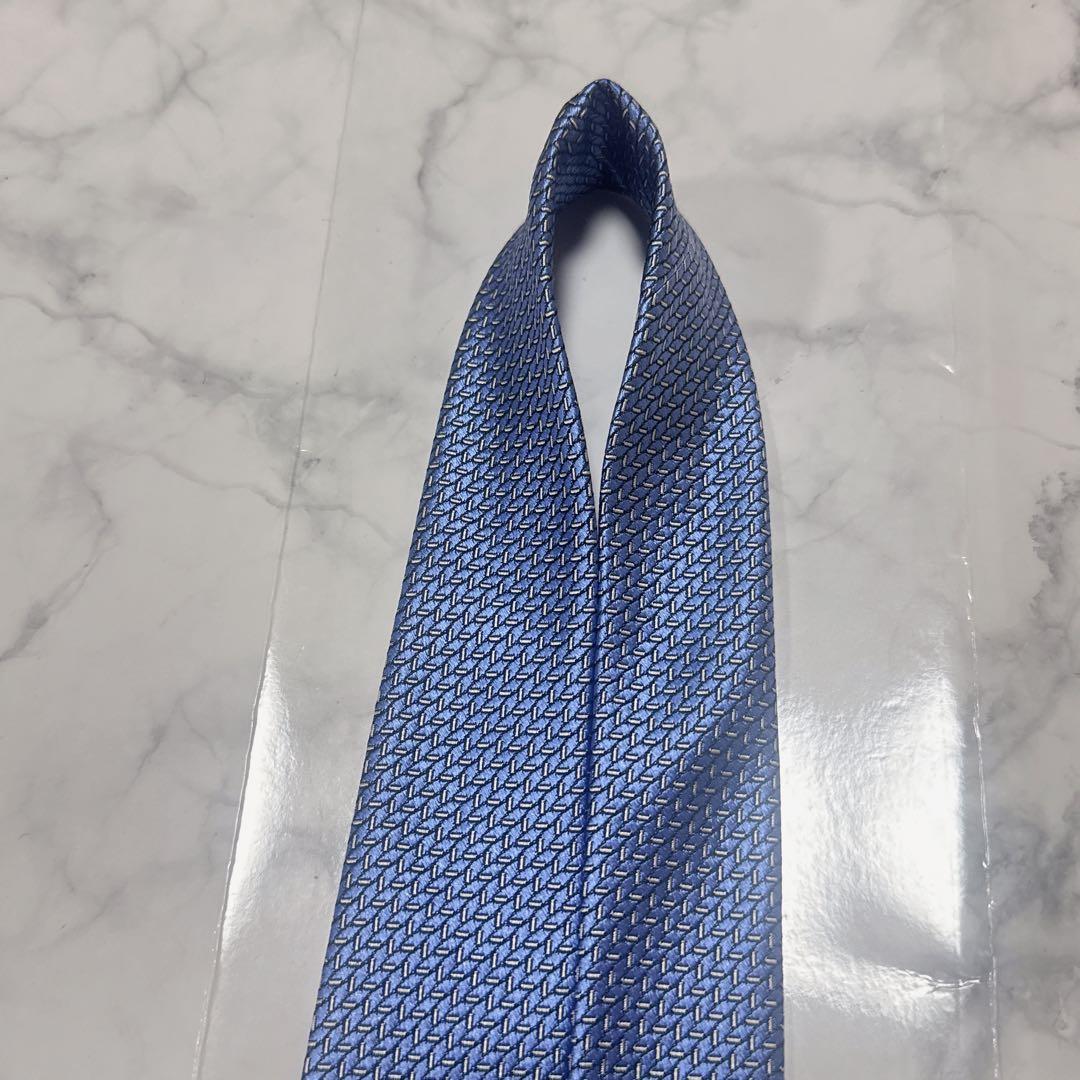 【未使用に近い】エルメネジルド・ゼニア　光沢　ネクタイ　ブルー　高級