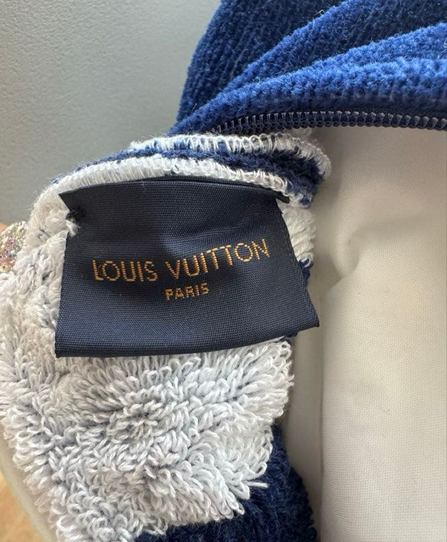 LOUIS VUITTONストライプロゴ クッション 保存袋付き