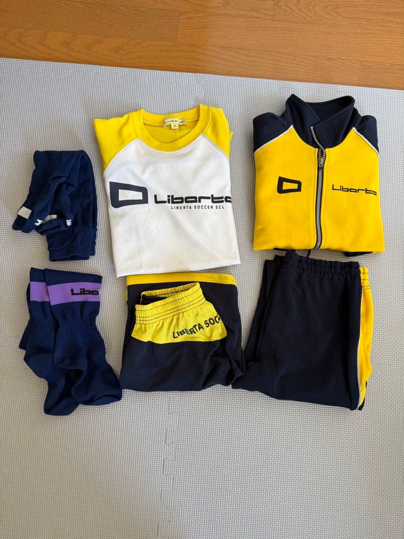 リベルタ サッカーユニフォーム 145 上下セット　ジャージ140上下セット