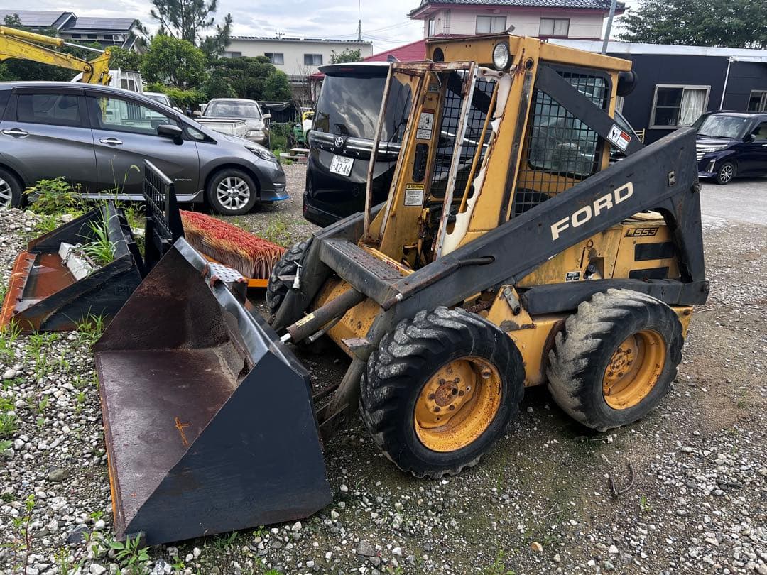 FORD LGT-100 コンパクト作業機