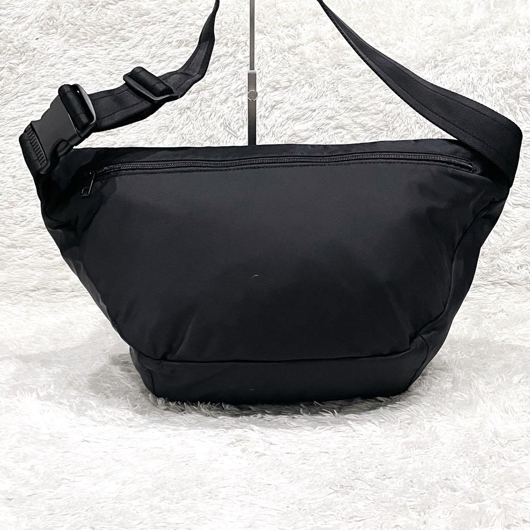 美品✨DIESEL ディーゼル BIG ラバー ロゴ ショルダーバッグ ブラック