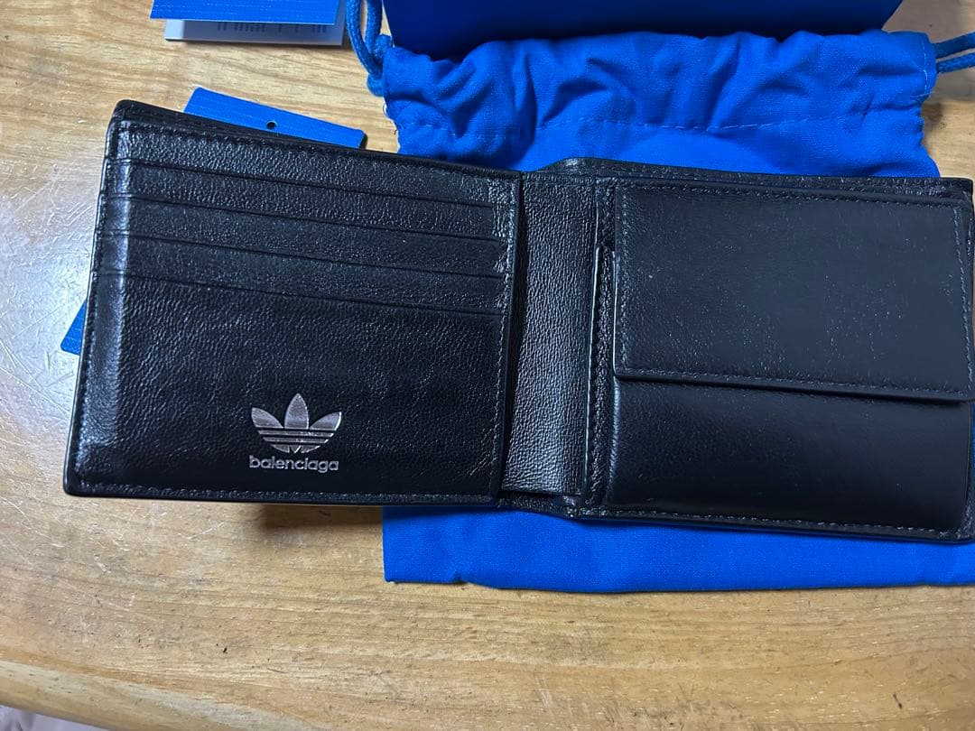 美品【箱/タグ/袋付】balenciaga 二つ折り財布 adidasコラボ