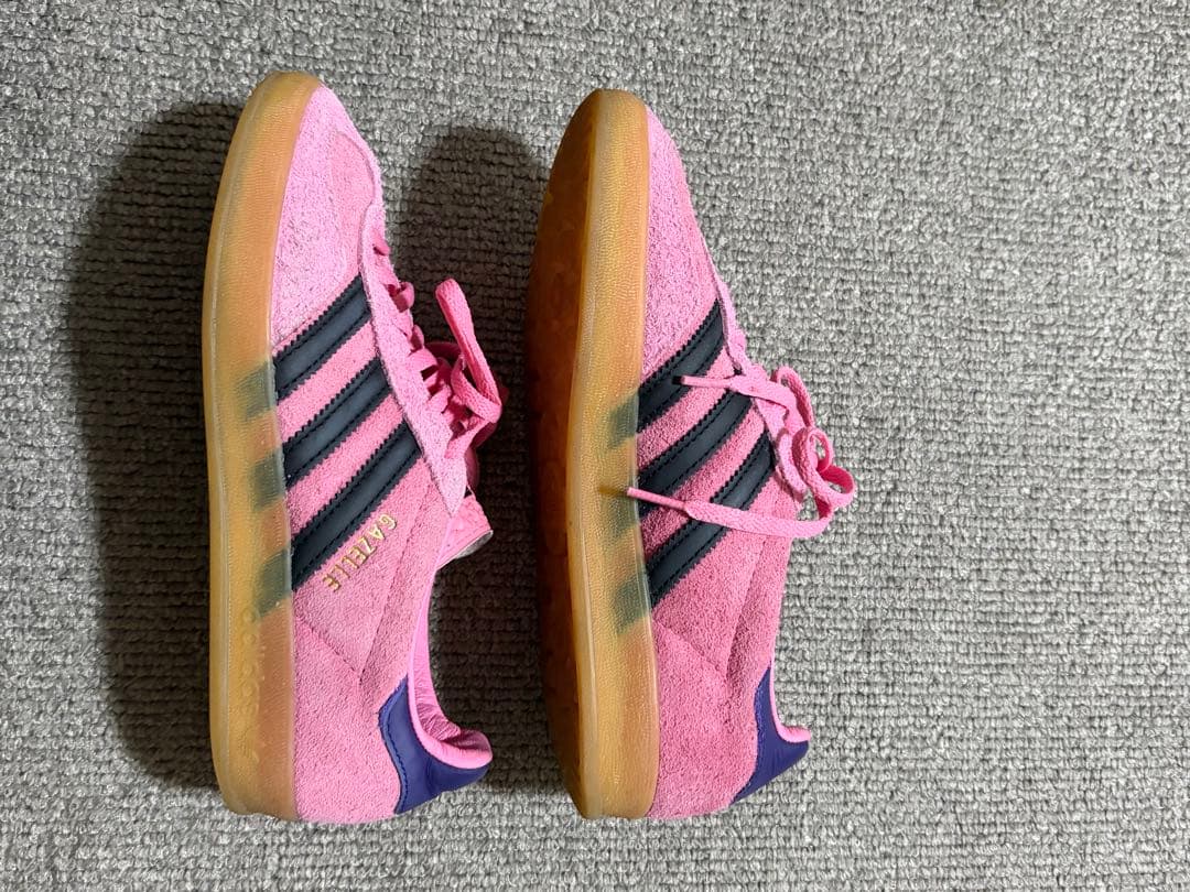 人気商品 adidas ピンク スニーカー ガゼル gazelle アディダス