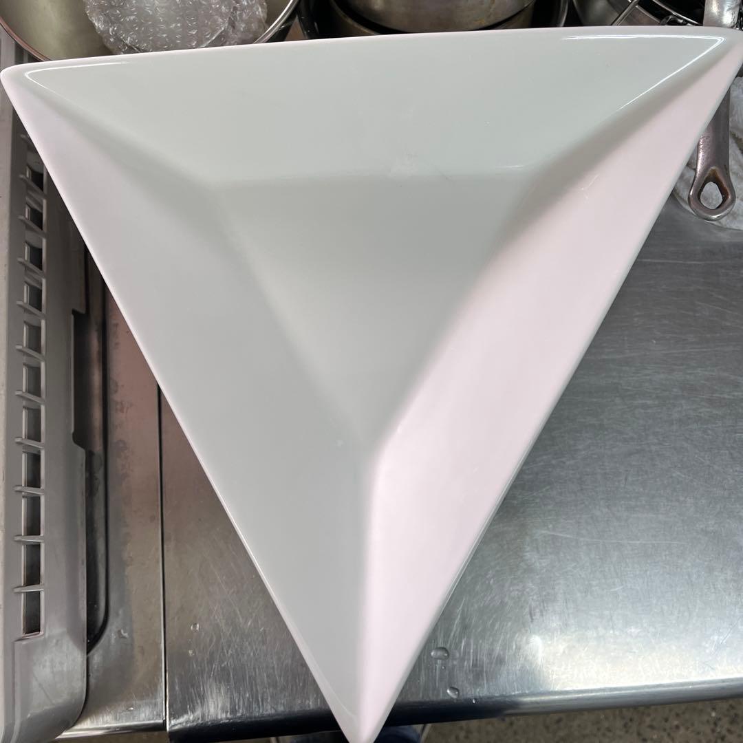 白い三角形皿 約20cm