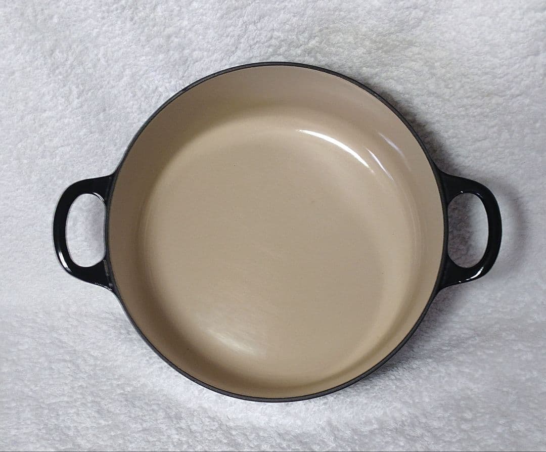 ル・クルーゼ ココット・ロンド 22cm シャイニーブラック(廃番色)