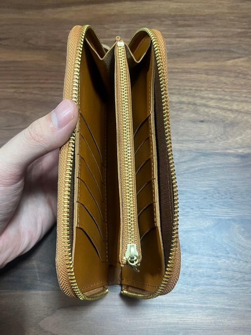 【新品・値下げ交渉可】ロビタ　robita レザー長財布 ブロンズカラー