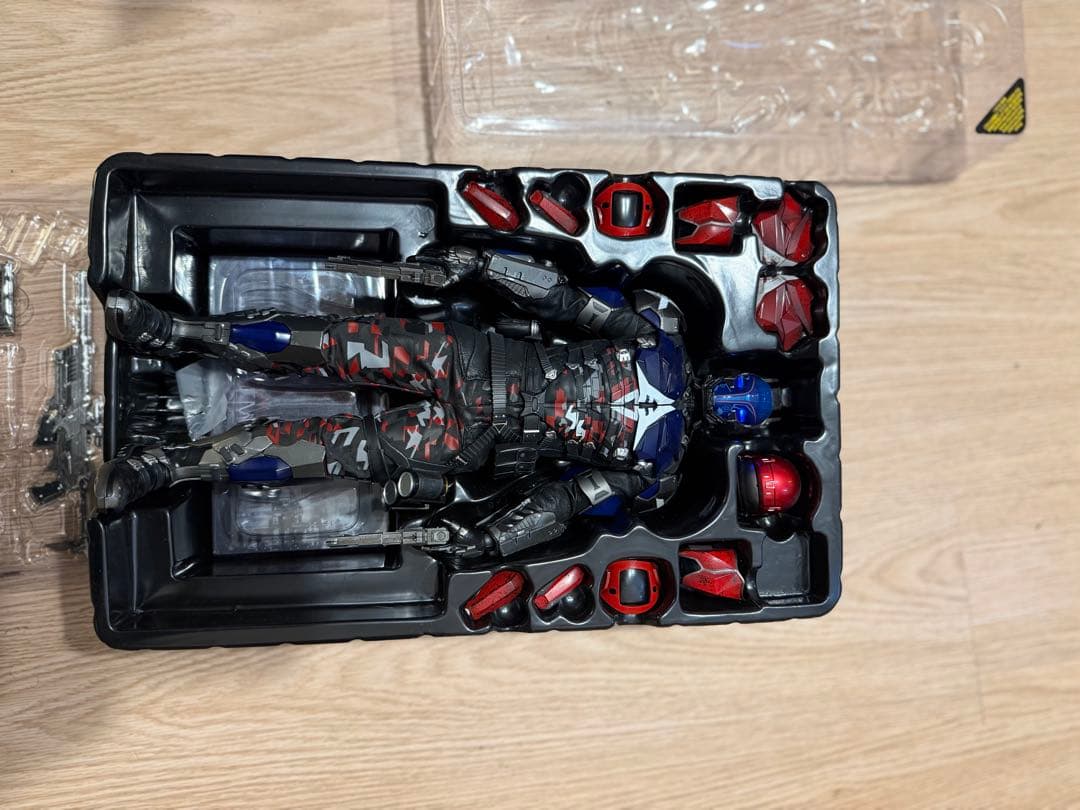 ホットトイズ「バットマン：アーカム・ナイト」1/6