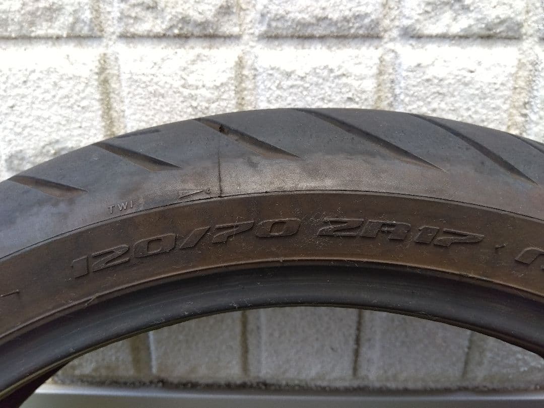 メッツラー　METZELER　ROADTEC　Z8　中古品