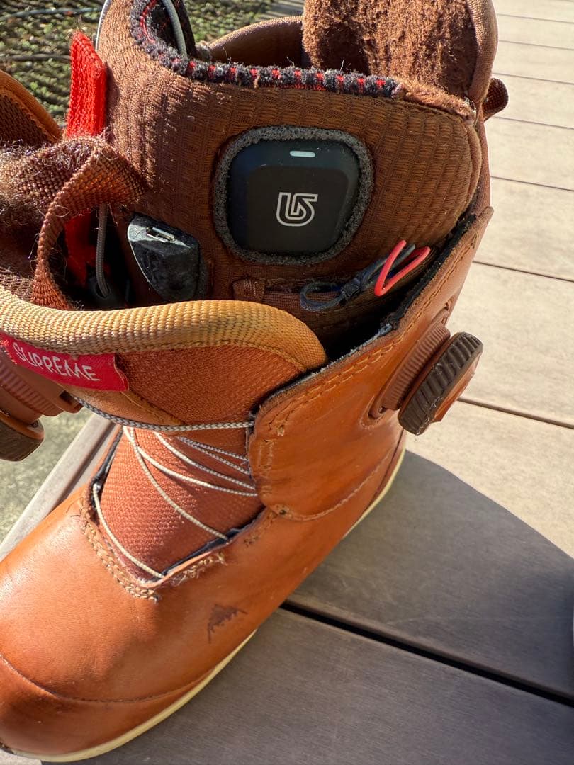 バートンシュープリームレッドウイングコラボ