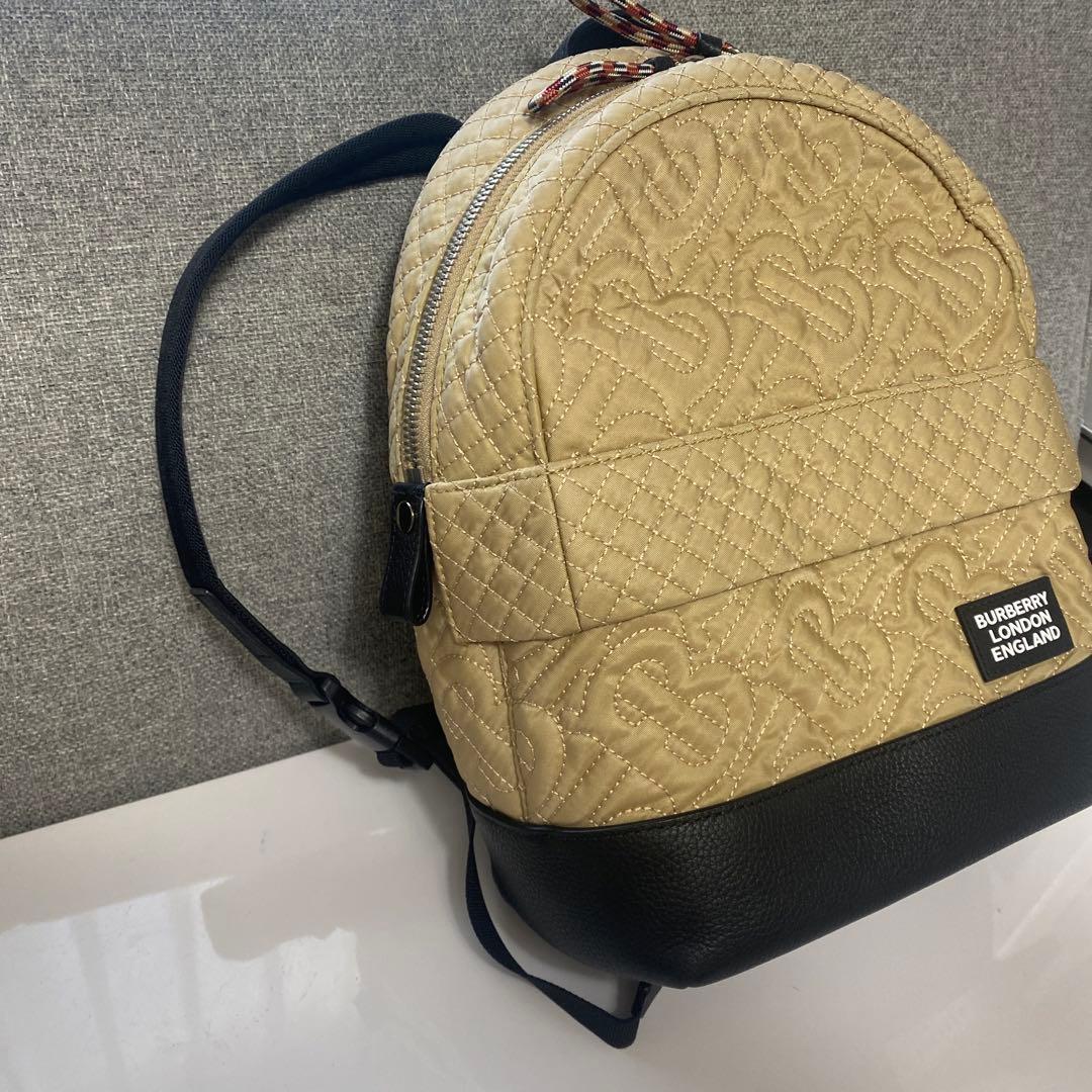 BURBERRY キルティングリュック ベージュ　子供