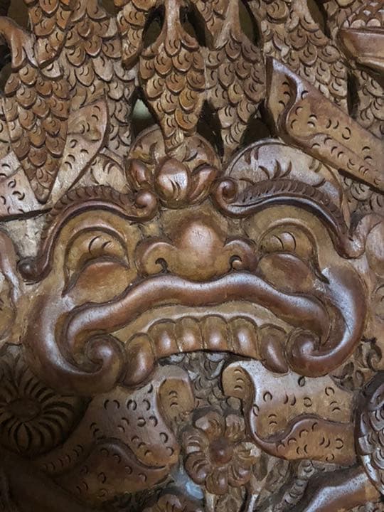 (少数民族や国家の壁飾り)珍しい彫刻品