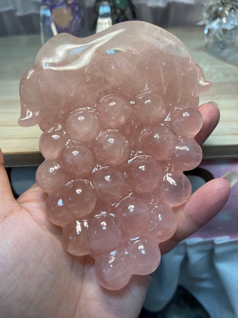 大きい　綺麗　高品質^_^ 天然石　水晶　ローズクォーツ　ぶどう手彫り置物原石