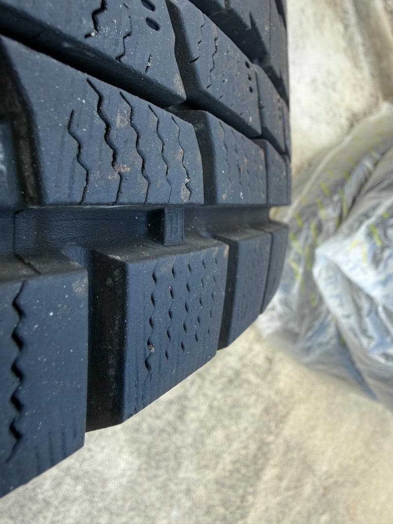 ダウンロップ　スタッドレスタイヤ 18インチ 225/60R18　タイヤ