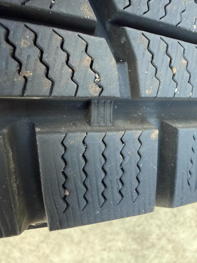 ダウンロップ　スタッドレスタイヤ 18インチ 225/60R18　タイヤ