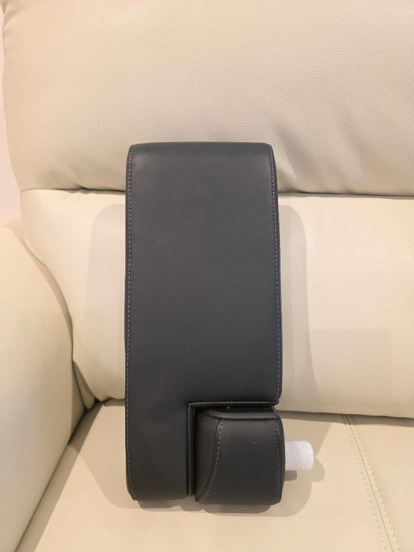 デリカD5 アームレスト