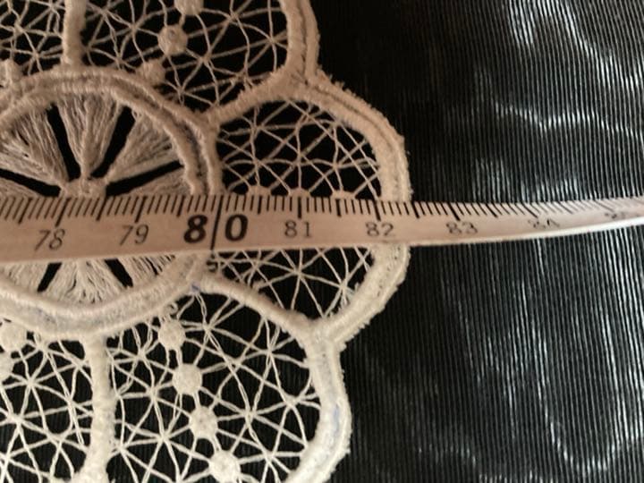 テーブルセンター　東欧雑貨　カロチャ刺繍　ハンガリー　ビンテージ　ドイリー