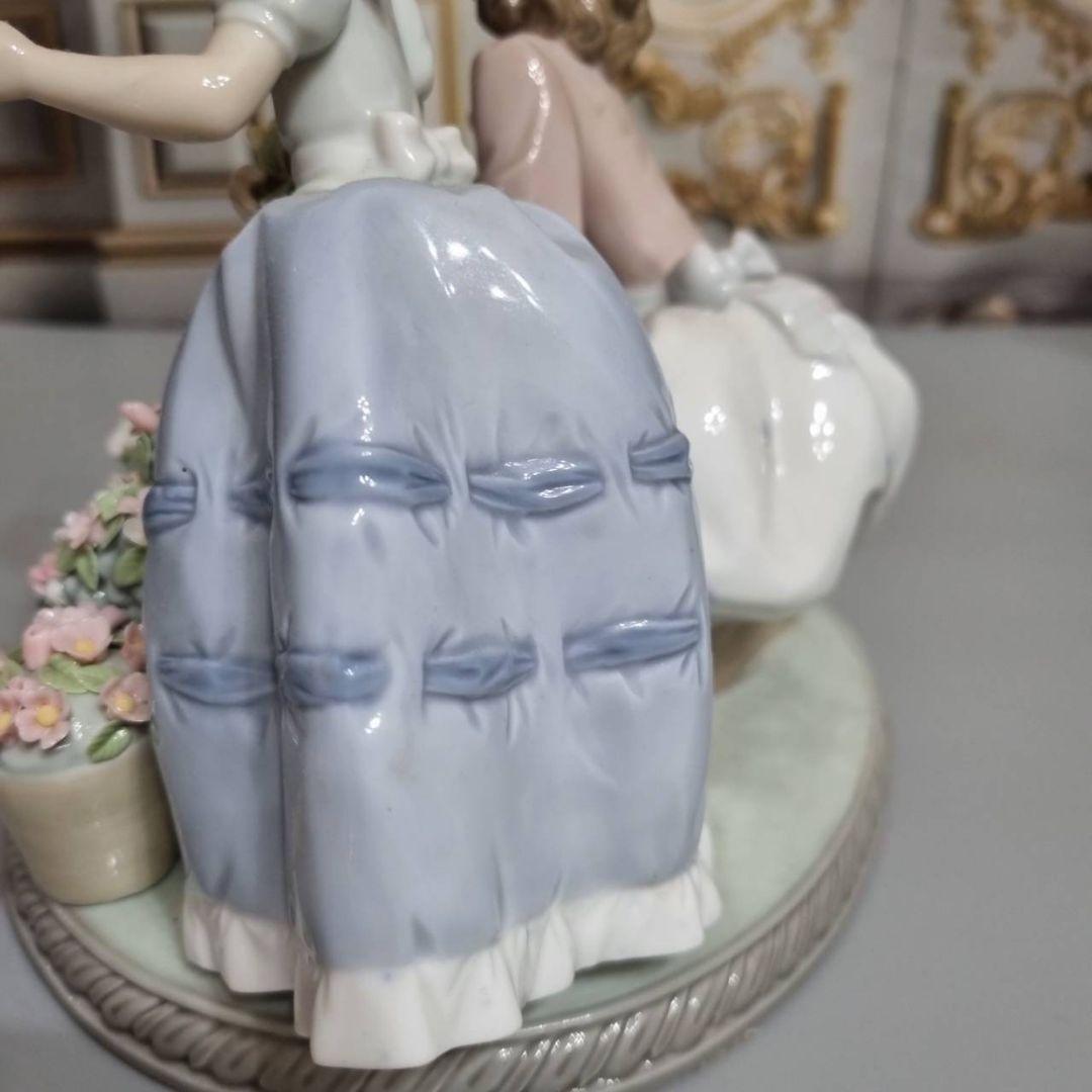 リヤドロの「花売りの姉妹」