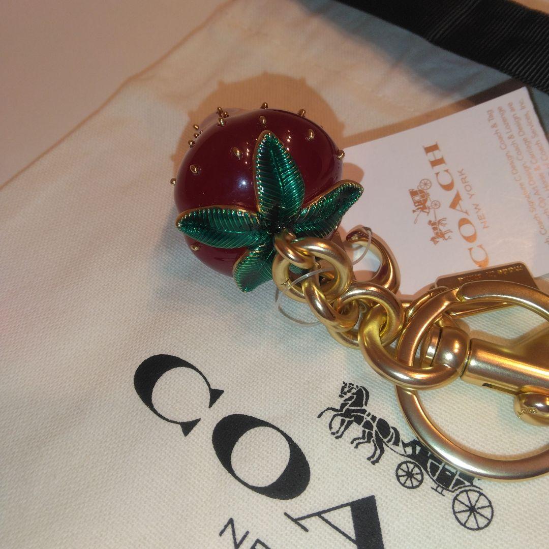 未使用品　coach コーチ　いちご　バッグチャーム　ゴールド