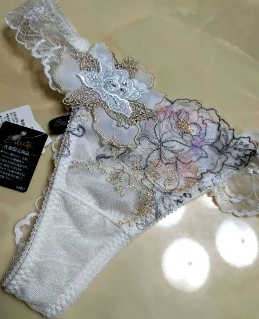 サルート39【新品タグ】サルート　39♡サルート　アテナ♧入手困難色ソング