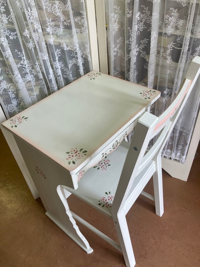 薔薇のステンシルの食卓椅子 デスク用、テーブル用サイズのチェア 木製 1人掛け