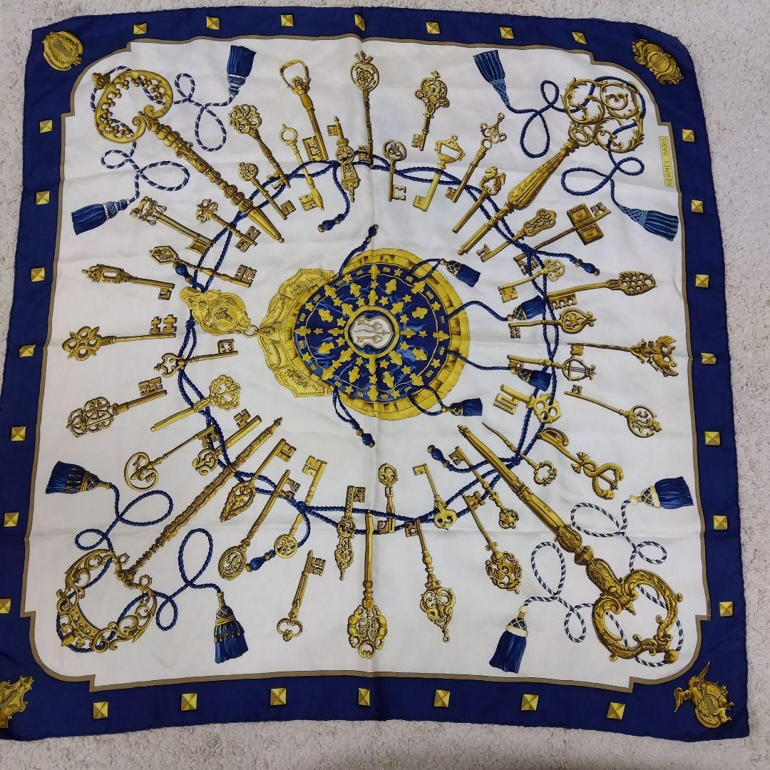 HERMÈS 鍵モチーフ シルクスカーフ