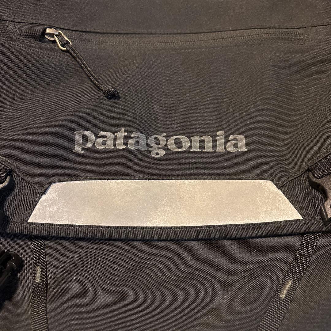 【美品】patagonia メッセンジャーバッグ