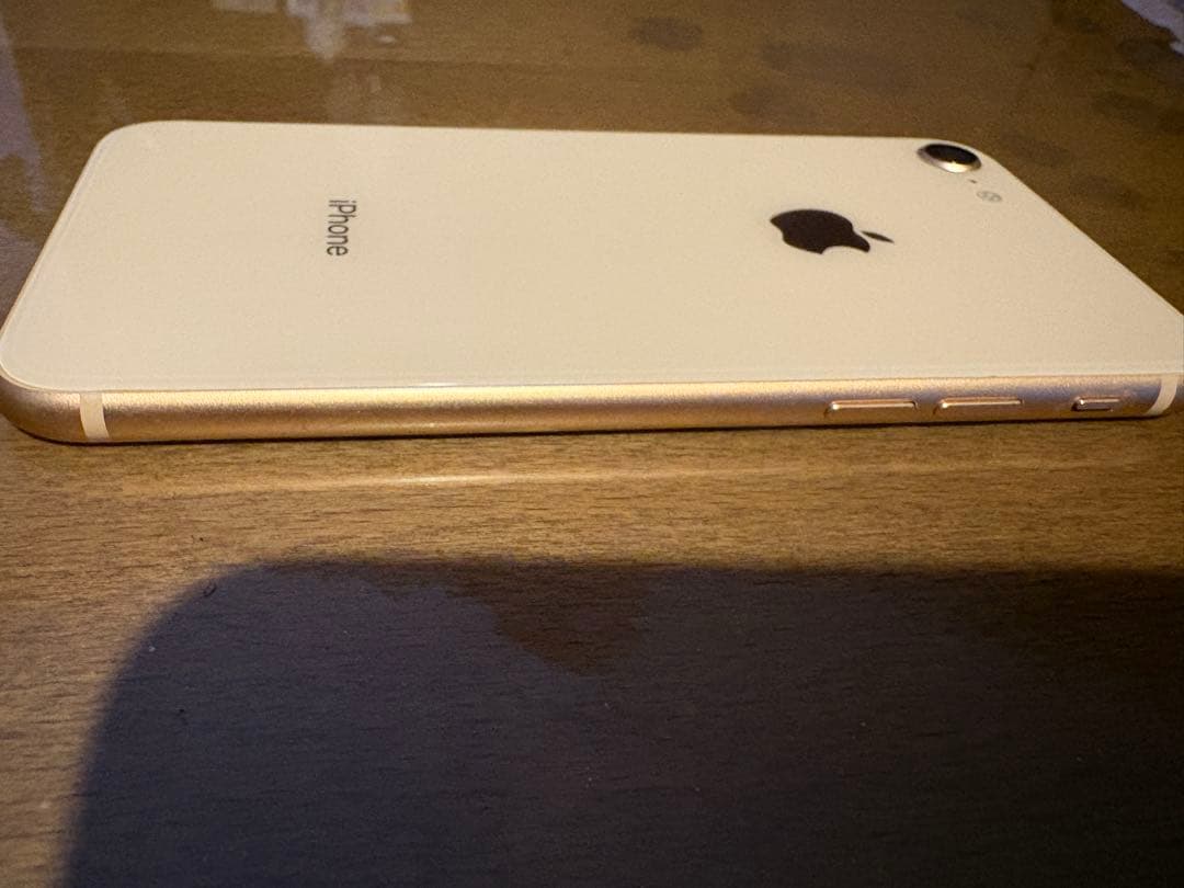 iPhone8 ゴールド 画面一部白飛び