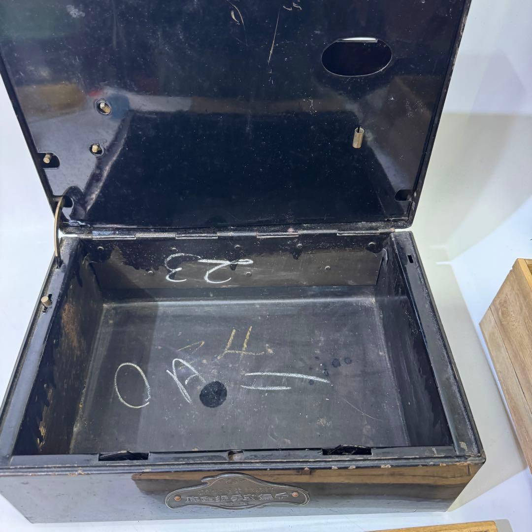 手提げ金庫　千鳥　金属製キャッシュボックス ダイヤル式　アンティーク　逸品