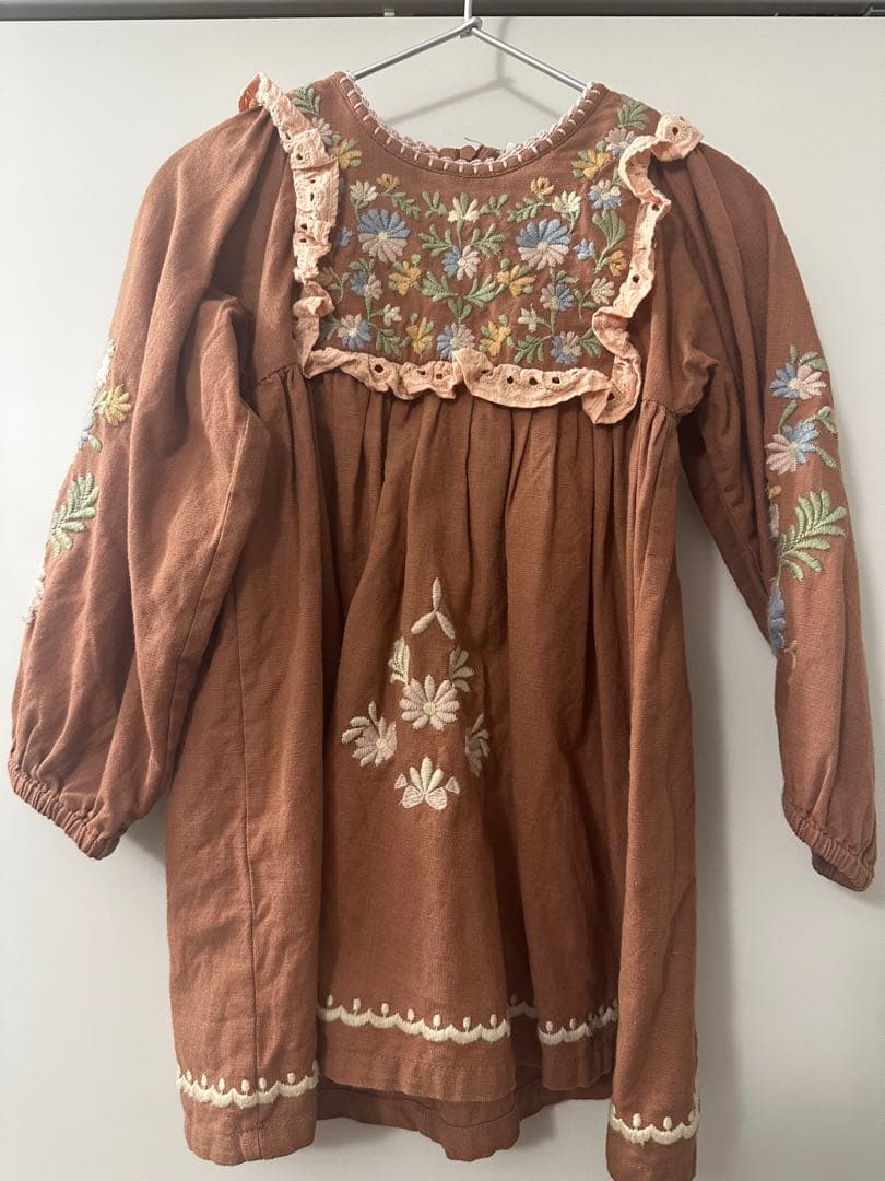 アポリナキッズ　ワンピース　3-5Y