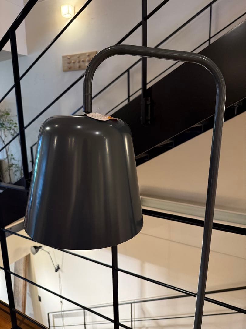 【展示品】グレー フロアスタンド スタンドライト スタイリッシュ 大きめ