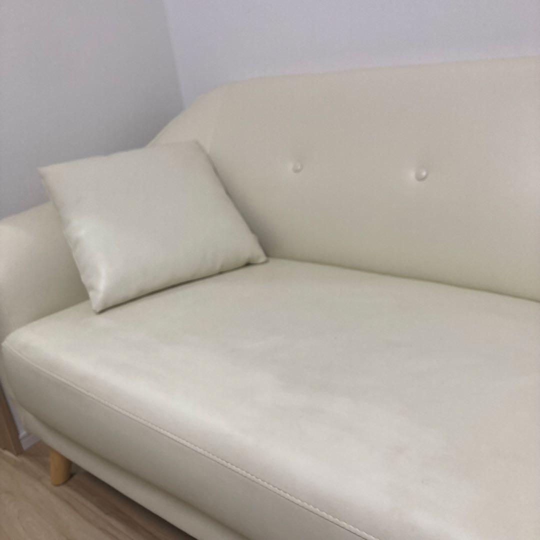 【定価34,988円】モダンデコ　ホワイト PVCレザーソファ 幅135cm