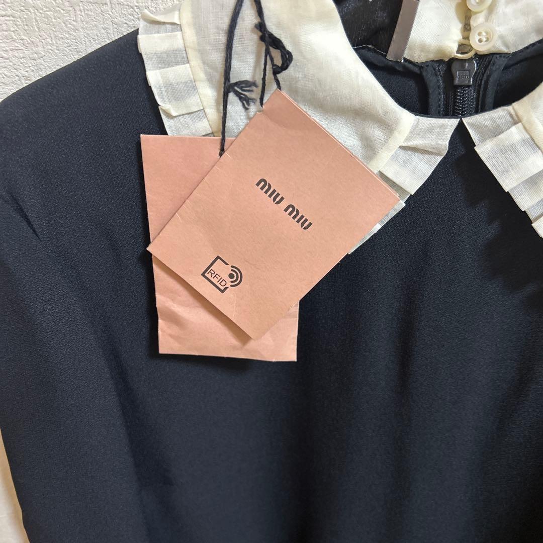 MIUMIUフリル付き黒ワンピース