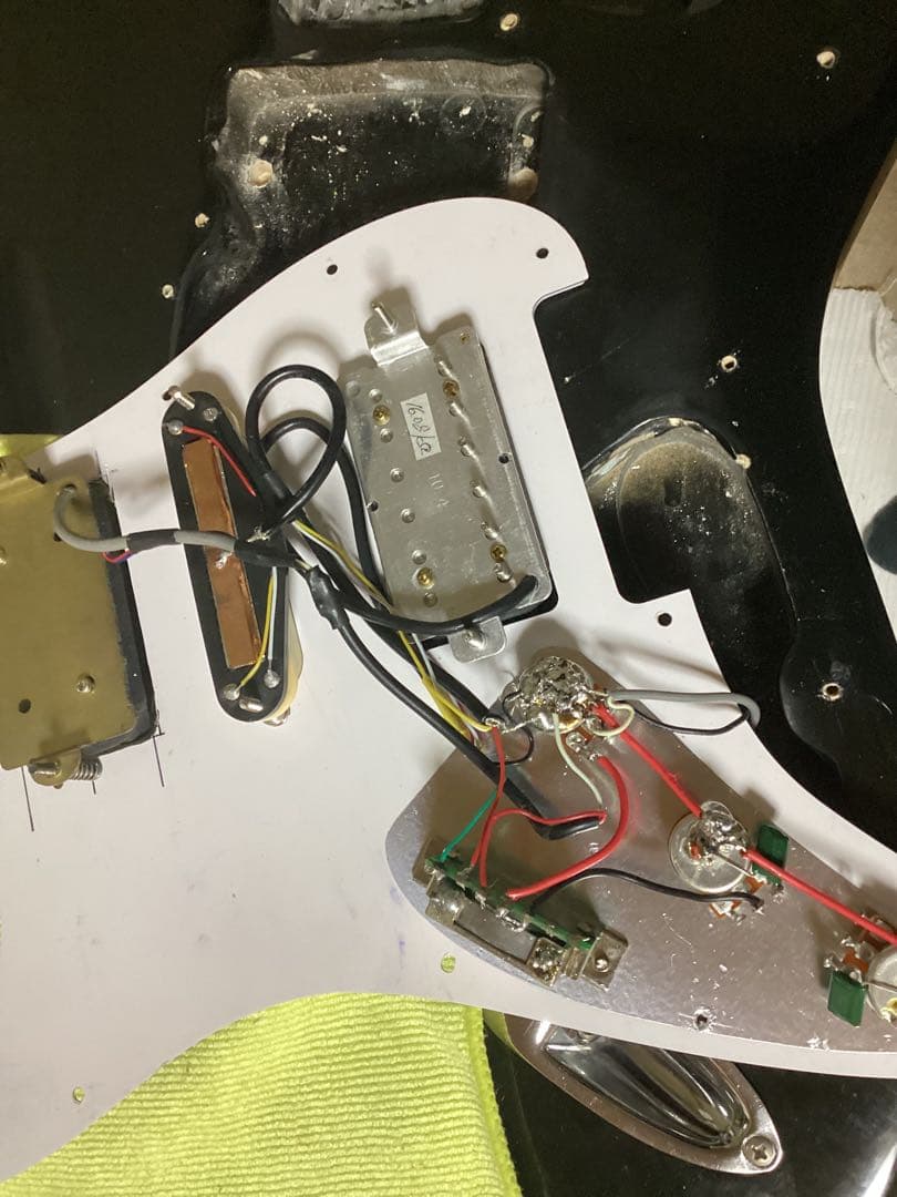 エレキギター ストラト　3H ブラスブロック