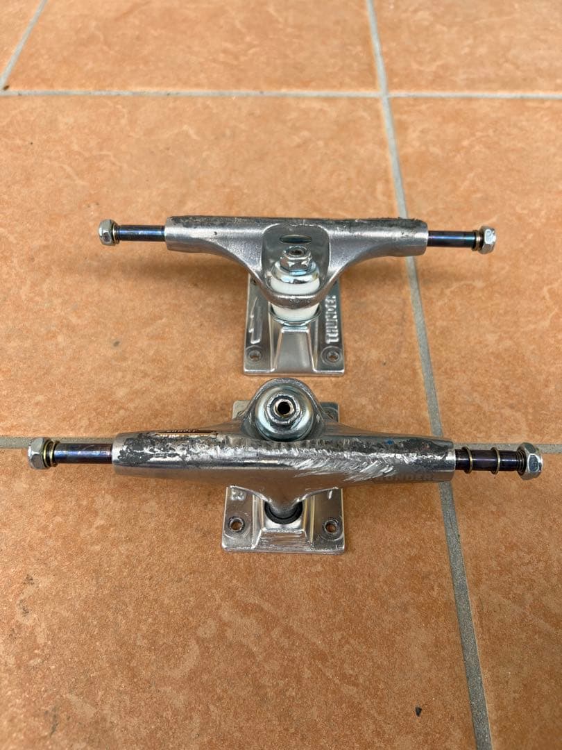 サンダートラック Thunder Trucks 145 チタン