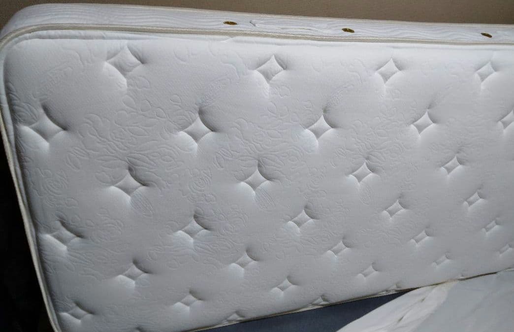 再値引き美品シモンズ シングルマット 配送料とメルカリ手数料が売上の半分と高い！