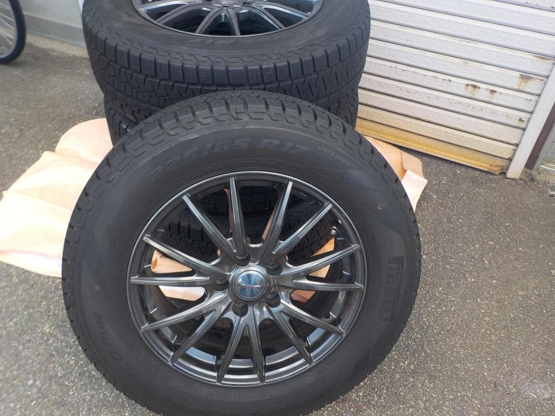 大阪 ピレリ スタッドレスホイール付4本セット走行3000km225/65R17