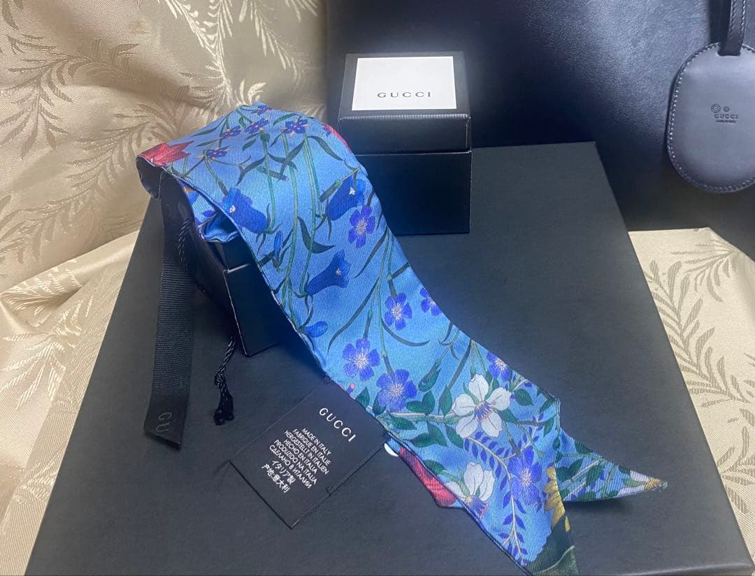GUCCI フラワープリント 棒タイプシルクスカーフ