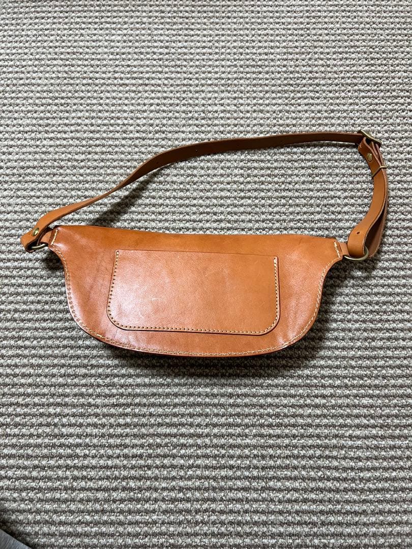 ヘルツ HERZ 立体マチ・ボディバッグ（F-5）キャメル