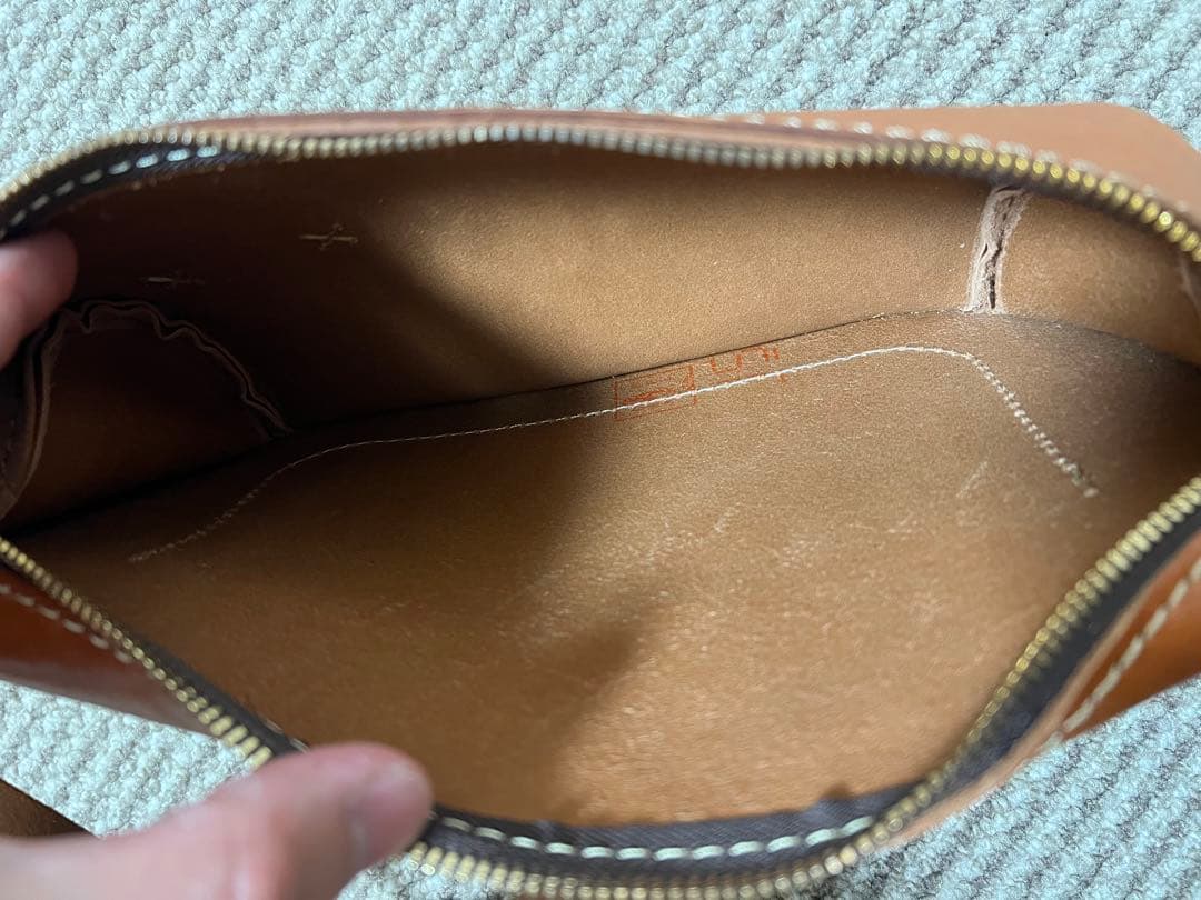 ヘルツ HERZ 立体マチ・ボディバッグ（F-5）キャメル