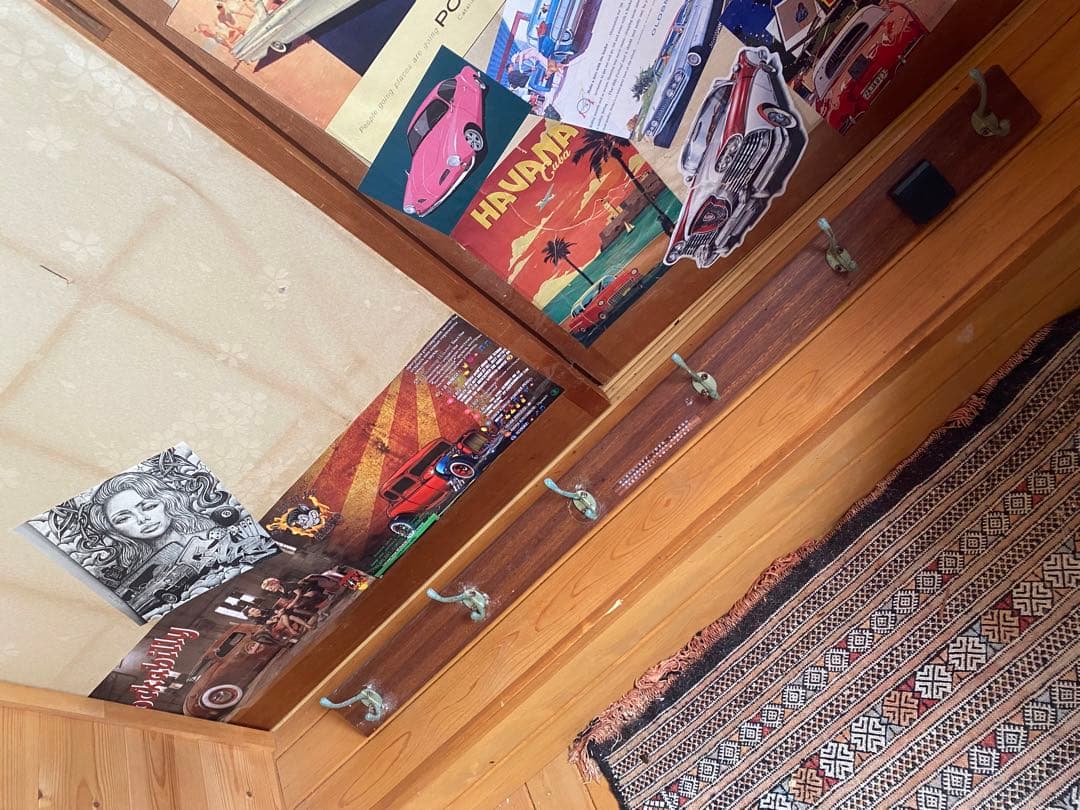 店舗用6連ハンガーフック色褪せてサビていますが、味があります。温度計付き